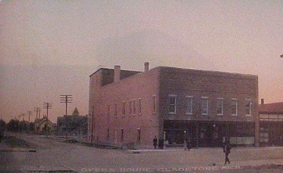 Gladstone Opera House - 1917 From Paul (newer photo)